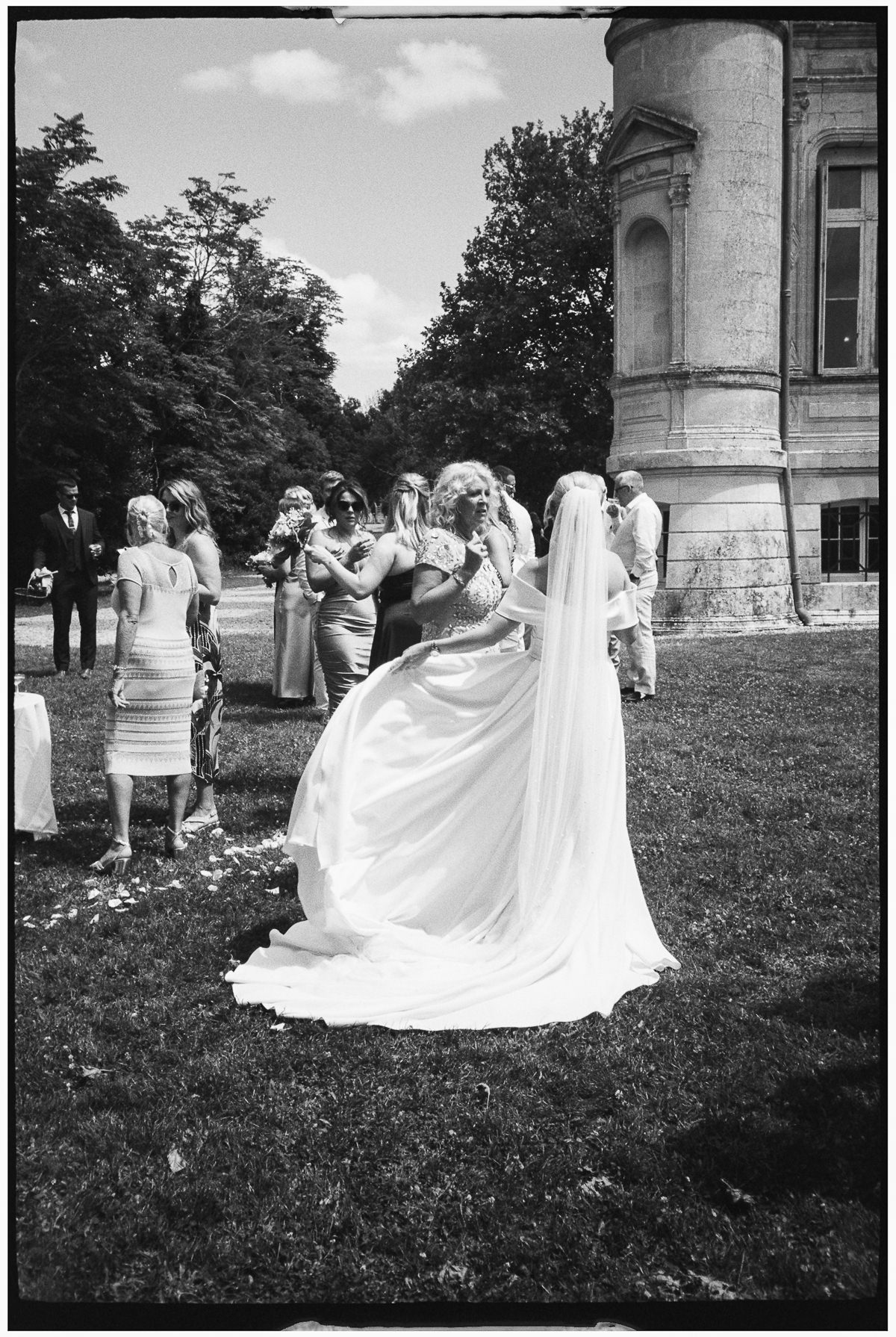FRANCE WEDDING ON ANALOGUE FILM CHATEAU DE LA VALOUZE 026 FRANCE WEDDING ON ANALOGUE FILM CHATEAU DE LA VALOUZE 026
